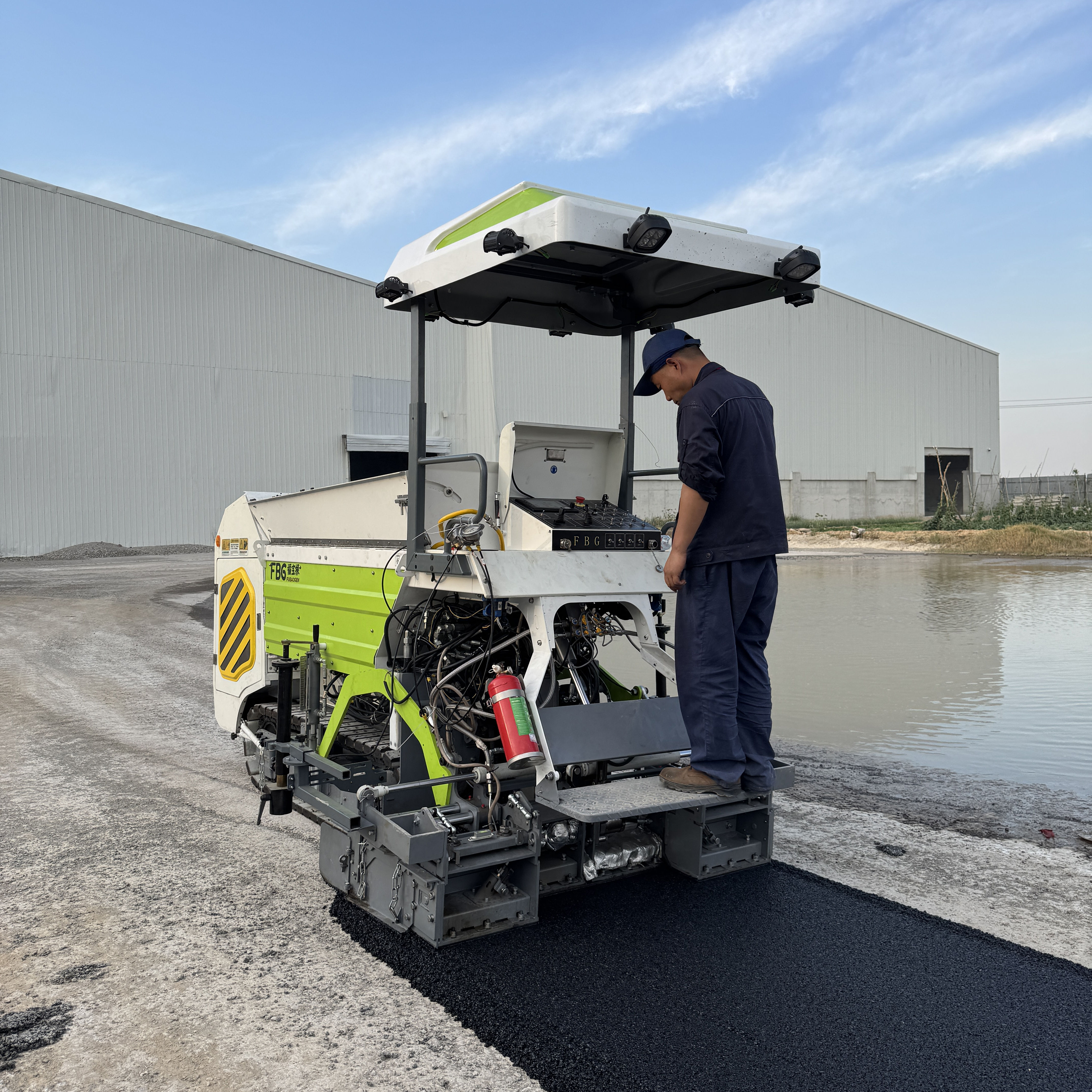 FBGAP1500-C Mini Crawler Asphalt Paver