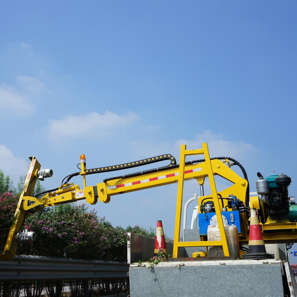 Hedge Trimming Equipment for Roadside and Municipal Greening Maintenance